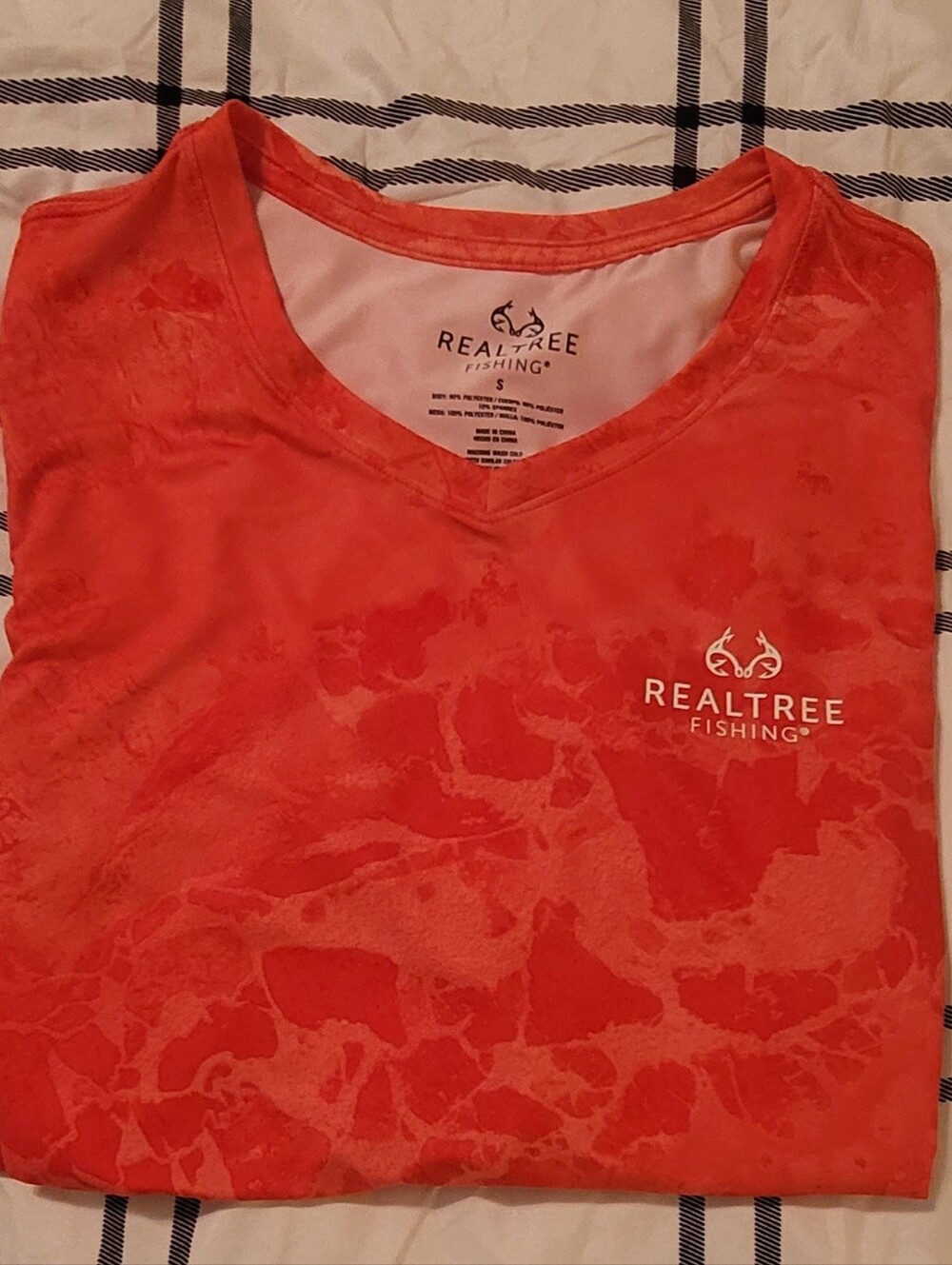 Realtree Fishing Long Sleeve V-Neck Tee.